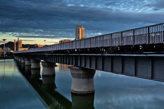 都市桥梁水面壁纸背景