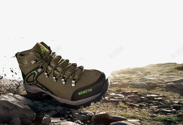 山路上的登山鞋png免抠素材_新图网 https://ixintu.com 产品实物 山路 登山装备 登山鞋