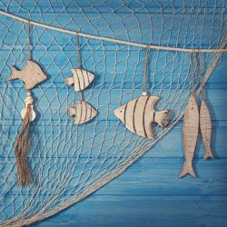 渔网与木雕图片渔网和雕刻鱼高清图片