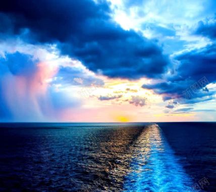 海面超合成光效蓝色云朵背景