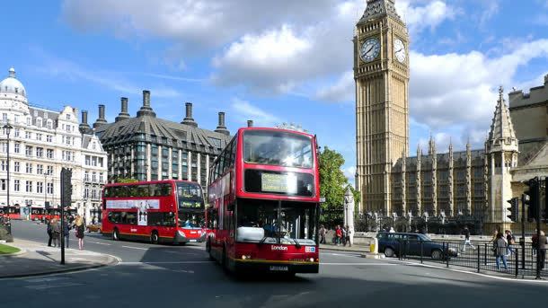 伦敦红色双层公共汽车背景