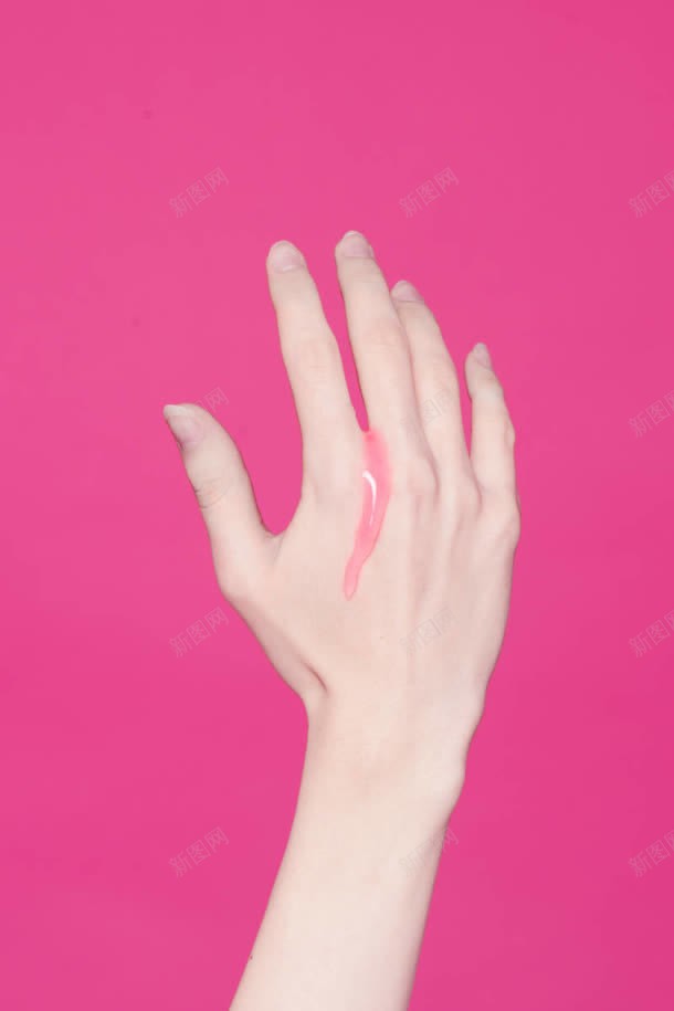 粉色液体的手海报背景jpg设计背景_新图网 https://ixintu.com 海报 液体 粉色 背景