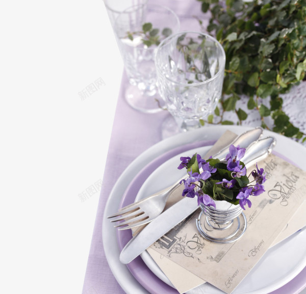 紫色系桌布和刀叉png免抠素材_新图网 https://ixintu.com 产品实物 刀叉 桌布 紫色系 餐厅