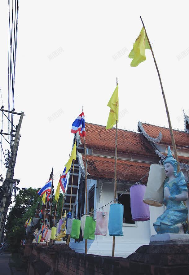 泰国清迈放着雕塑的围墙png免抠素材_新图网 https://ixintu.com 摄影 旅游 清迈 街景 风景