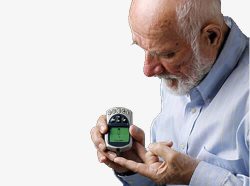 血糖测量仪老年人使用血糖测量仪高清图片
