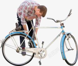 修理自行车的男人素材