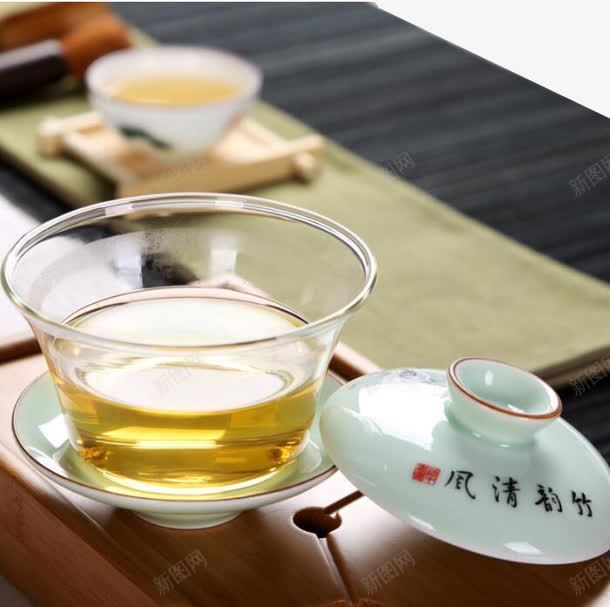 桌上的茶具透明茶杯和茶水png免抠素材_新图网 https://ixintu.com 产品实物 日用百货 桌上 茶具 茶壶配件 茶水 透明茶杯