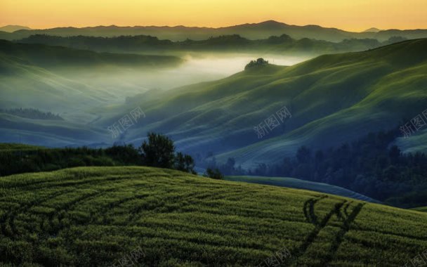 草原山峰绿色山峰背景