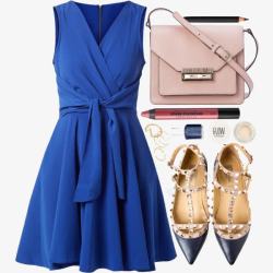 蓝色连衣裙和高跟鞋素材