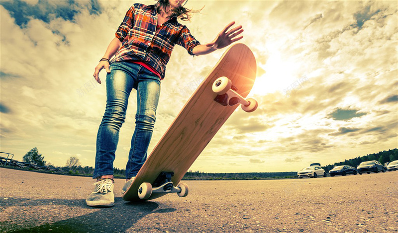 玩滑板的少女人物背景psd_新图网 https://ixintu.com 云朵 天空 摄影 清纯 滑板 美女 运动 风景