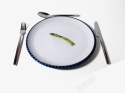 节食减肥盘子叉子刀高清图片