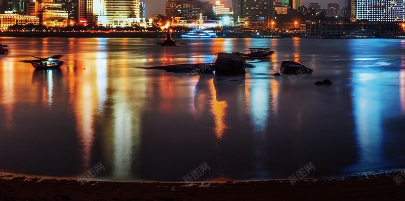 海滩城市夜景H5背景psd设计背景_新图网 https://ixintu.com H5素材 PSD背景 城市 夜晚 夜景 建筑 灯光 船只 高楼