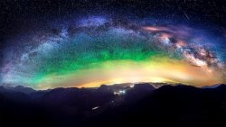 小空山彩色梦幻星空山峰高清图片