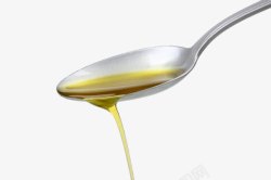 菜油勺子上的橄榄油高清图片