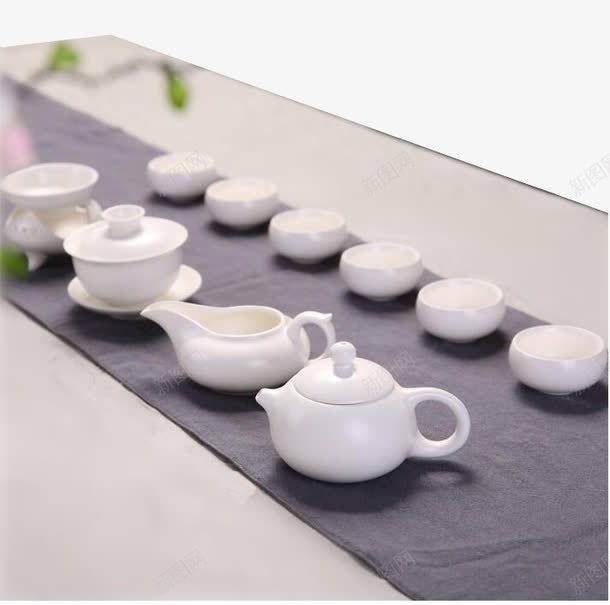 白色的茶具和蓝色的布png免抠素材_新图网 https://ixintu.com 产品实物 布 日用百货 白色 茶具 茶壶配件 蓝色