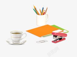 红色的订书机橙色书本铅笔筒咖啡订书机高清图片