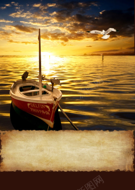 湖泊小船夕阳背景摄影图片