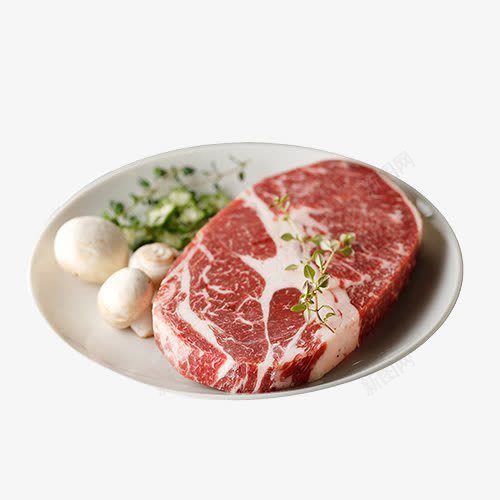 新鲜牛排肉png免抠素材_新图网 https://ixintu.com 产品实物 碟子 配料 香菇 鲜肉