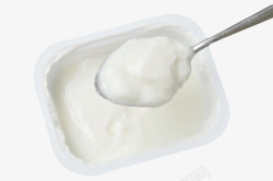 舀着白色酸奶的不锈钢汤勺实物素材