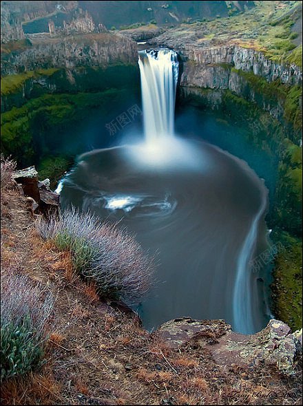 帕卢斯瀑布华盛顿东部的一颗明珠帕卢斯瀑布它位于帕卢jpg设计背景_新图网 https://ixintu.com 4公里在美国华盛顿东南 合成 场景 大约4英里6 天空 它位于帕卢斯河上 帕卢斯瀑布 白云 蓝天白云 蛇河的汇合处上游