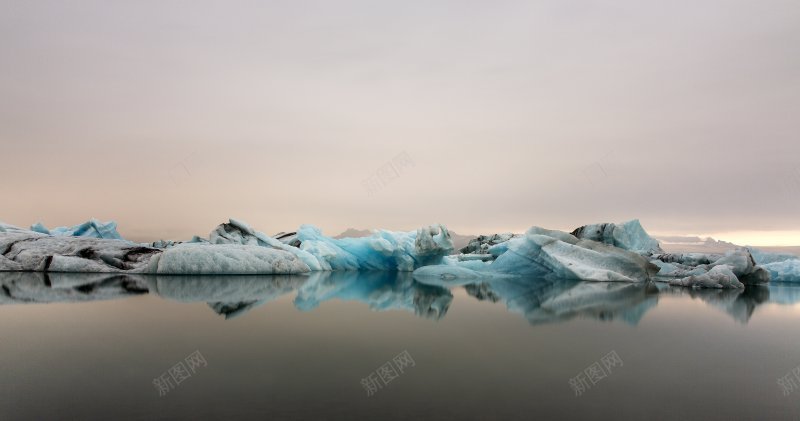 03721glacierlagoon4096x21jpg设计背景_新图网 https://ixintu.com 合成 场景 天空 河水 海底 海水 海洋 白云 蓝天 蓝天白云