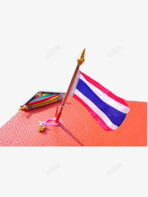 船头上的泰国国旗随风飘逸png免抠素材_新图网 https://ixintu.com png png图片 免费 免费图片 泰国国旗