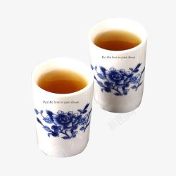 蓝条杯子姜母茶白色杯子装姜母茶高清图片