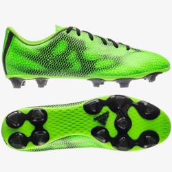 绿色的足球鞋素材