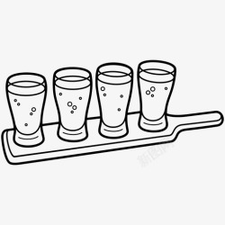 意犹未尽的品尝木制托盘上的啤酒杯啤酒航班套餐图标高清图片
