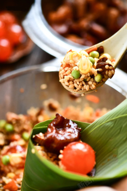 红豆包端午节包粽子摄影图高清图片