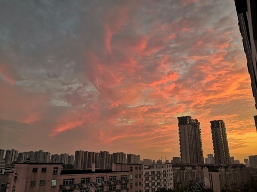 杭州雨过天晴的落日背景