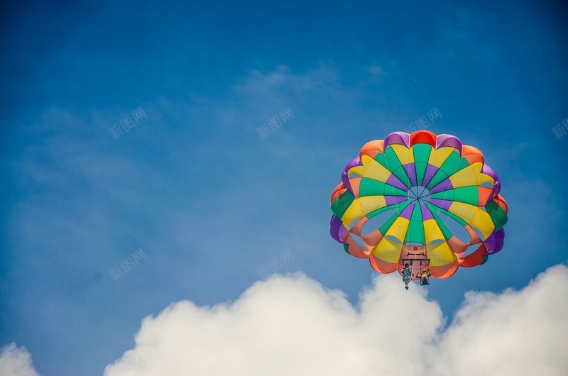 蓝色天空下的热气球jpg设计背景_新图网 https://ixintu.com jpg 热气球 蓝天 高清