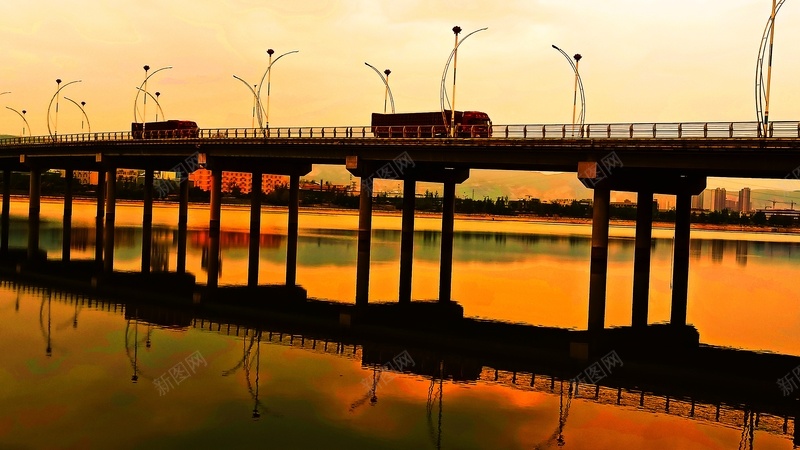 夕阳下的跨河大桥jpg设计背景_新图网 https://ixintu.com 倒影 夕阳 跨河大桥 风景