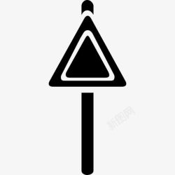 三角柱三角形交通信号杆上的图标高清图片
