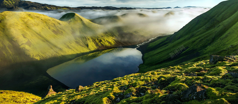 湖泊山峰背景jpg设计背景_新图网 https://ixintu.com 湖泊 水塘 水 山峰 绿色 海报banner 摄影 风景