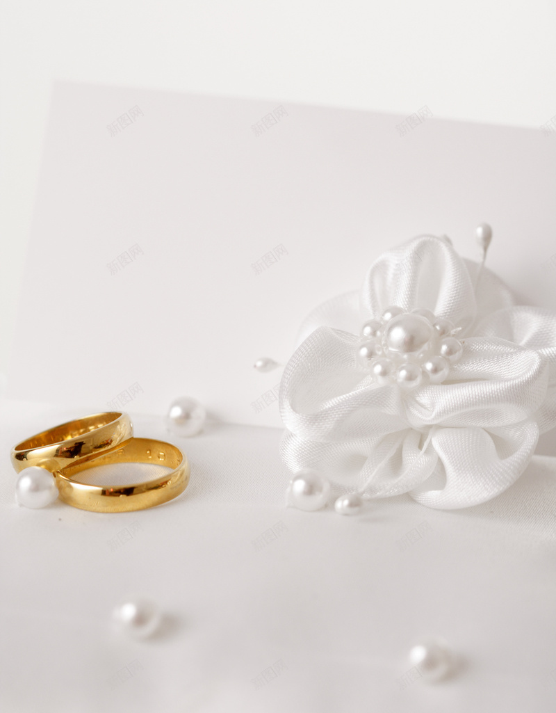 婚礼海报背景jpg设计背景_新图网 https://ixintu.com 唯美 婚礼 戒指 梦幻 浪漫 珍珠 白色 纯洁