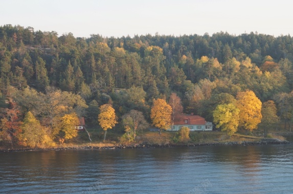 北欧水边小屋背景