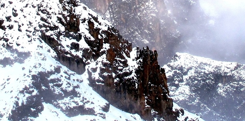 巍峨的山峰高清H5背景jpg设计背景_新图网 https://ixintu.com 天空 云朵 雪山 白色 风景 H5 h5 摄影