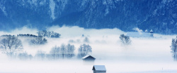 雾里雾里的村庄水墨景色高清图片
