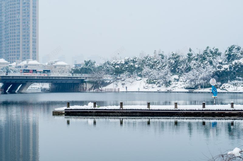 大雪后的合肥天鹅湖公园jpg设计背景_新图网 https://ixintu.com 冬季 城市 大雪 风景 魅力城市