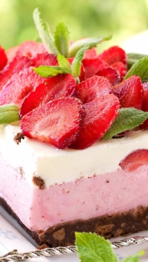 春天新鲜水果草莓蛋糕H5背景背景