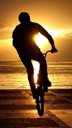 落日剪影自行车运动背景高清图片