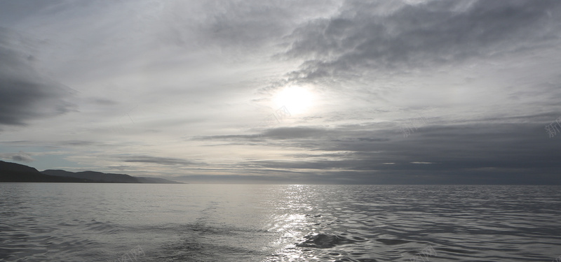 灰色的天空和大海jpg设计背景_新图网 https://ixintu.com 灰色 天空 大海 自然风光 摄影背景 海报banner 摄影 风景
