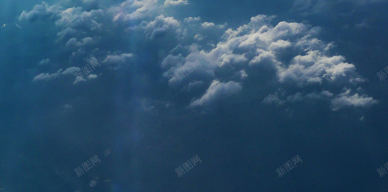 蓝色唯美风景H5背景jpg设计背景_新图网 https://ixintu.com 蓝色 天空 白云 光线 风景 H5 h5 摄影