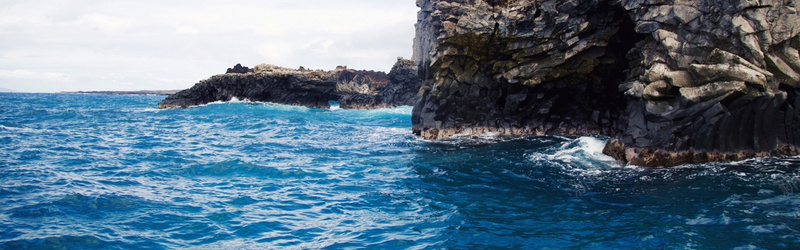 蓝色海水海岸山石背景背景