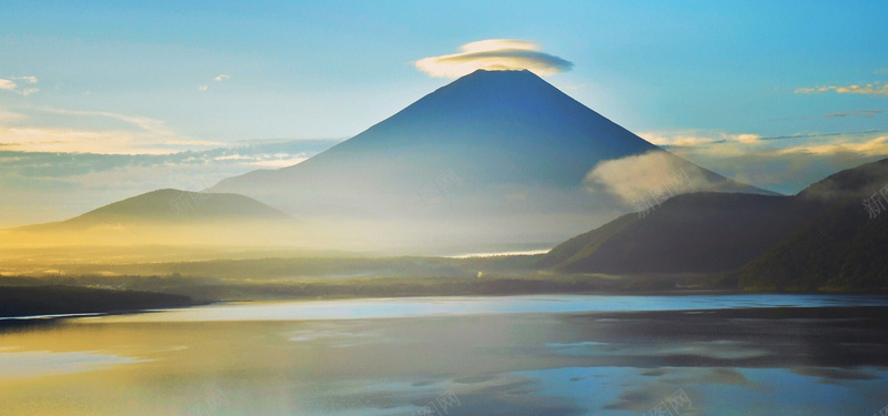 黄昏群山背景图jpg设计背景_新图网 https://ixintu.com 黄昏 远山 云雾 山峰 湖面 海报banner 摄影 风景