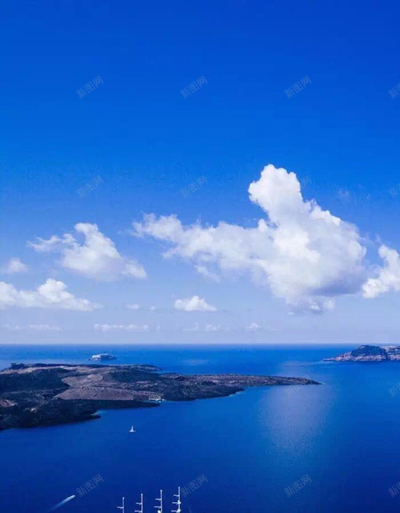 蓝色天空背景jpg设计背景_新图网 https://ixintu.com 蓝色 天空 船只 大海 白云 摄影 风景