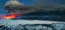 活火山火山喷发背景高清图片
