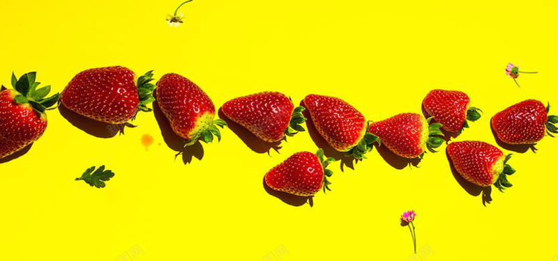 草莓背景图jpg设计背景_新图网 https://ixintu.com 草莓 黄色 撞色 海报banner 摄影 风景