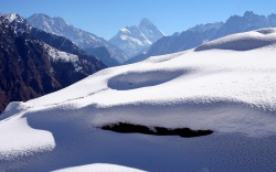 高清雪上雪上山体高清素材高清图片